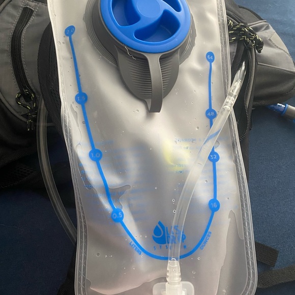 Ozark Trail Pearson Creek Hydration Pack 2-Liter Reservoir / price is for both - Picture 2 of 4